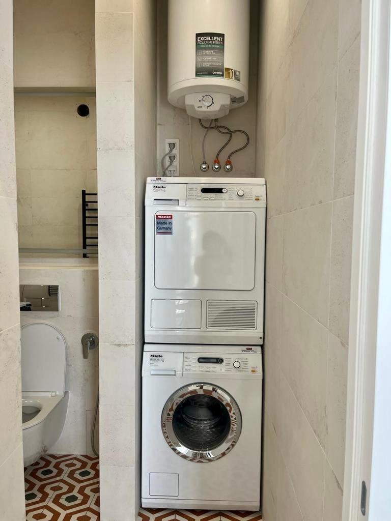 Modern Apartment In The Old Town Kiev Eksteriør billede